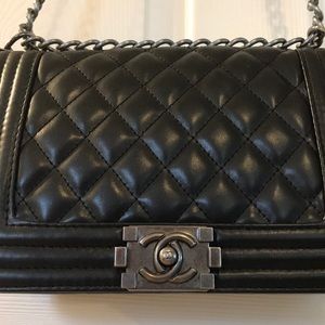 Black quilted  crossbody bag 😍❤️
